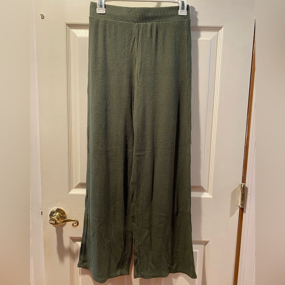 Green small wide leg comfy pants